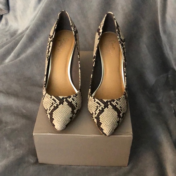 Crown 👑 Vintage Snake skin pumps - Picture 2 of 9
